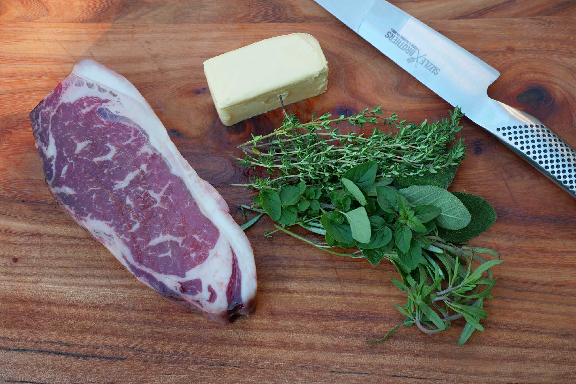Rumpsteak grillen - mit Butter und Kräutern