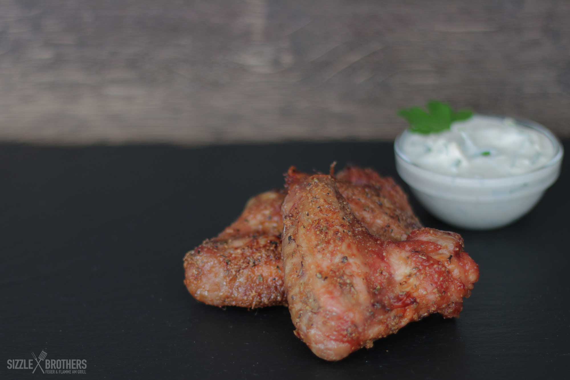Blue Cheese Dip Rezept mit Chicken Wings