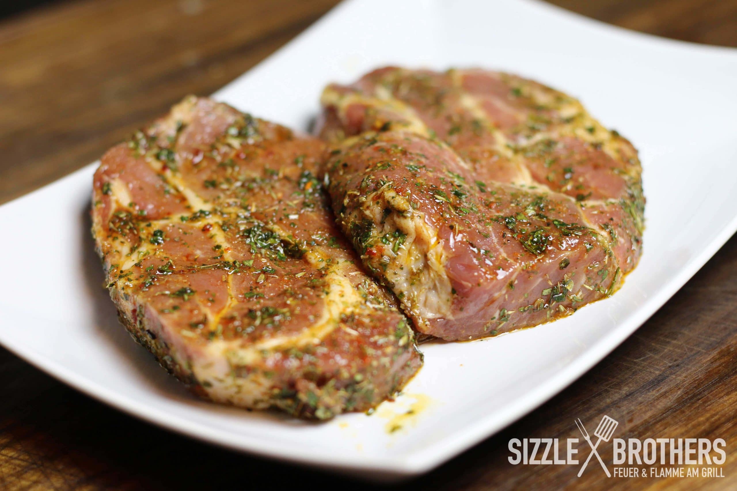 Nackensteaks marinieren