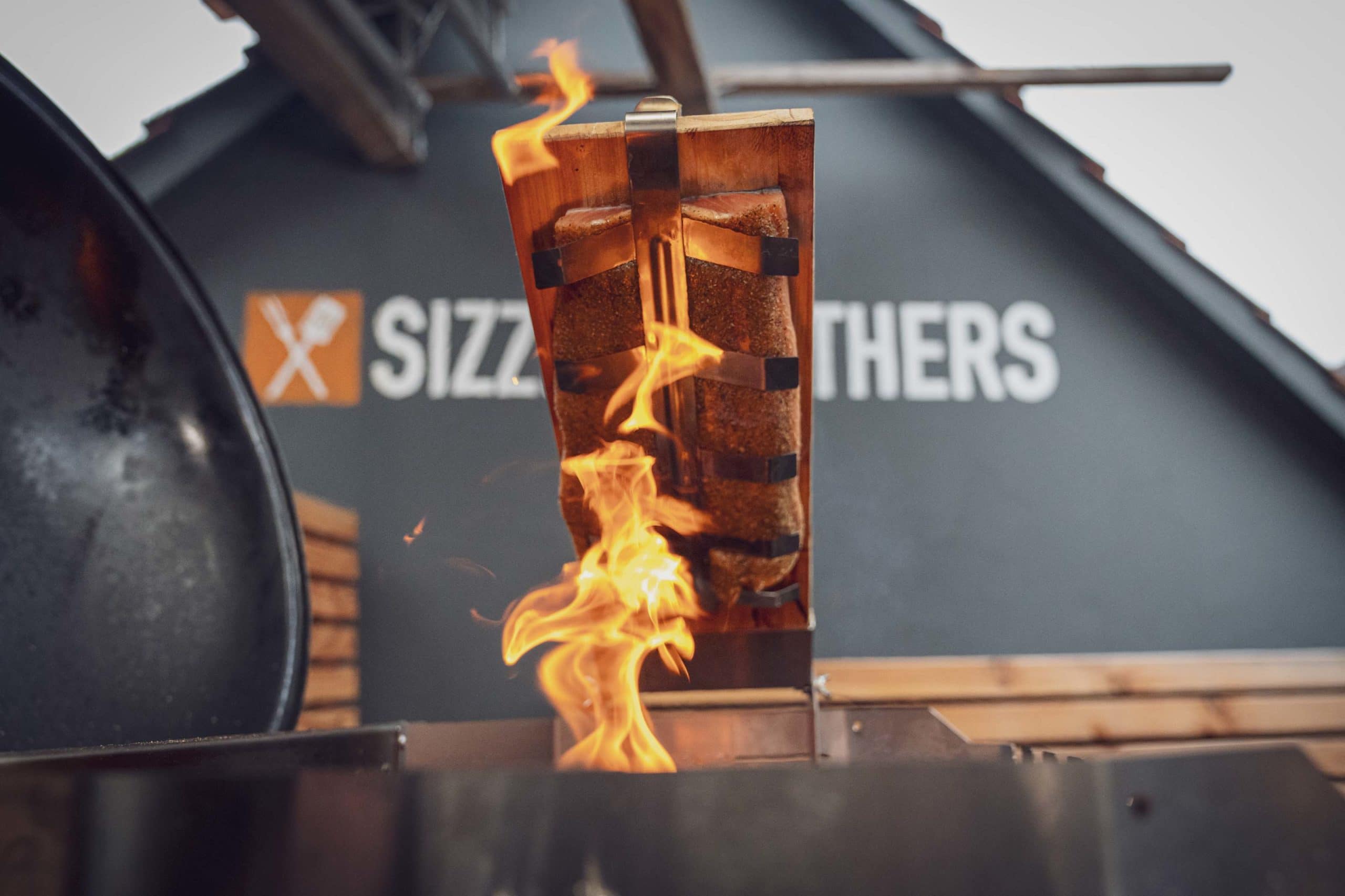 Flammlachs Rezept: Zubereiten mit Flammlachsbrett