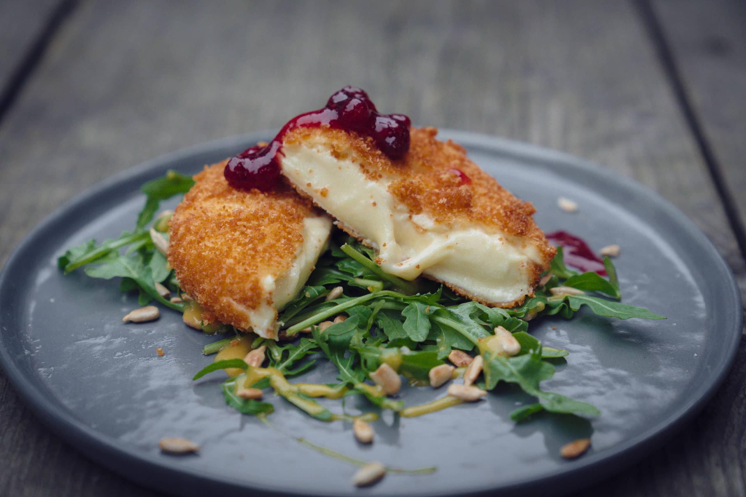Cremigen Grillkäse zubereiten
