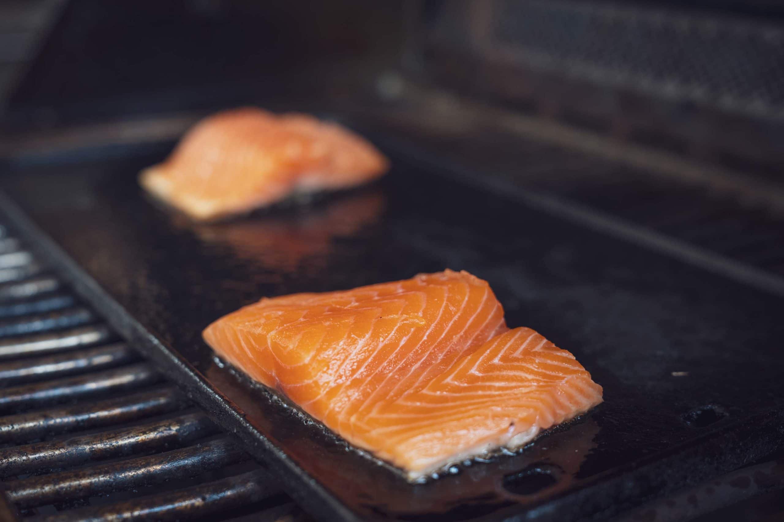 Lachs braten - Trick für saftigen Fisch