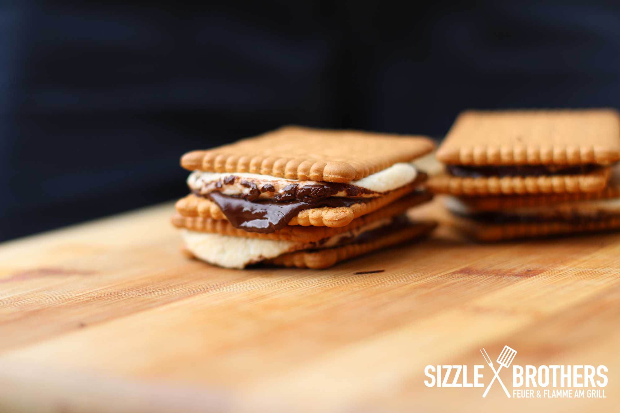 S'mores: Kekse mit Marshmallows vom Grill