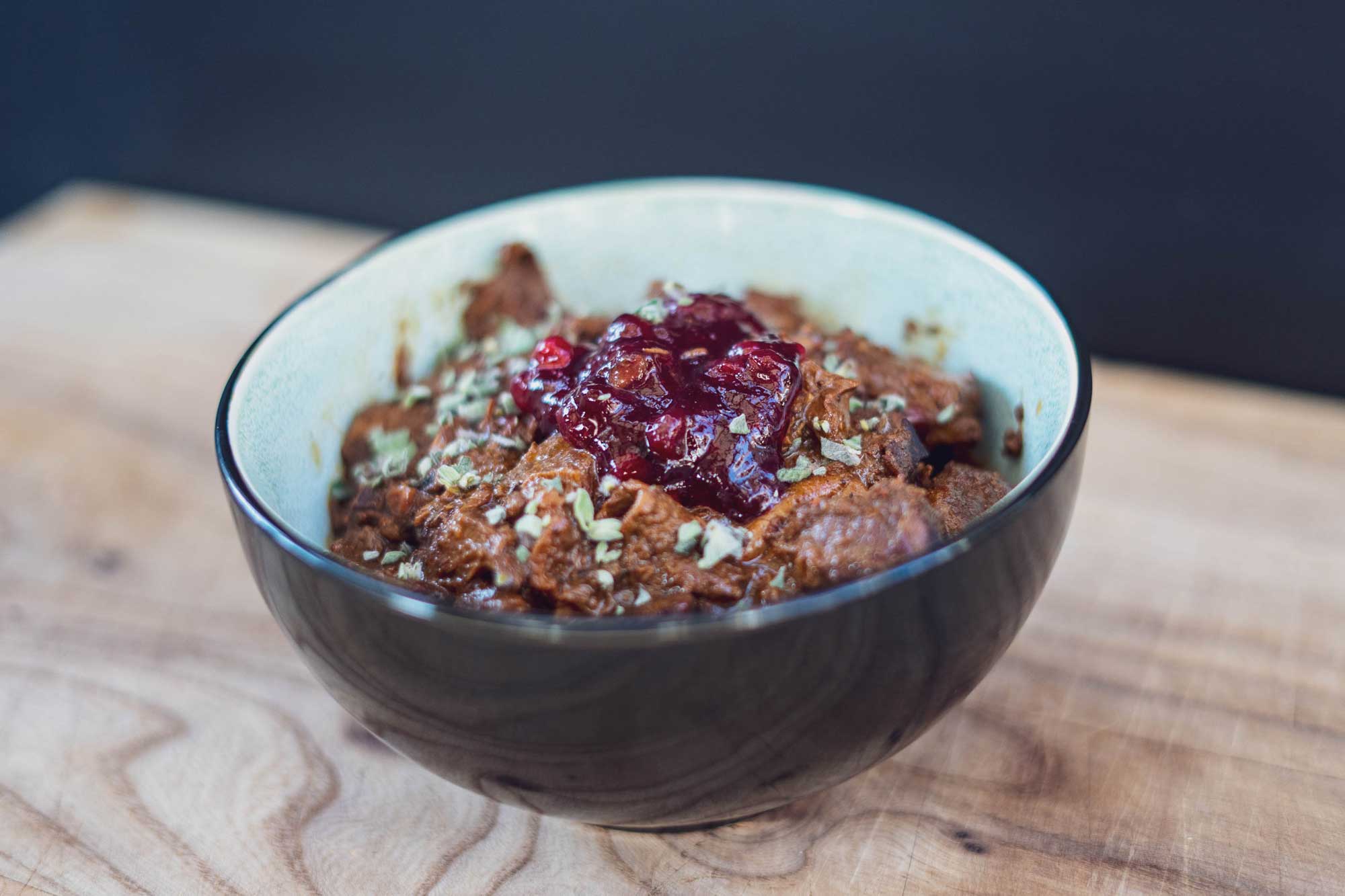 Wildschwein Gulasch aus dem Dutch Oven