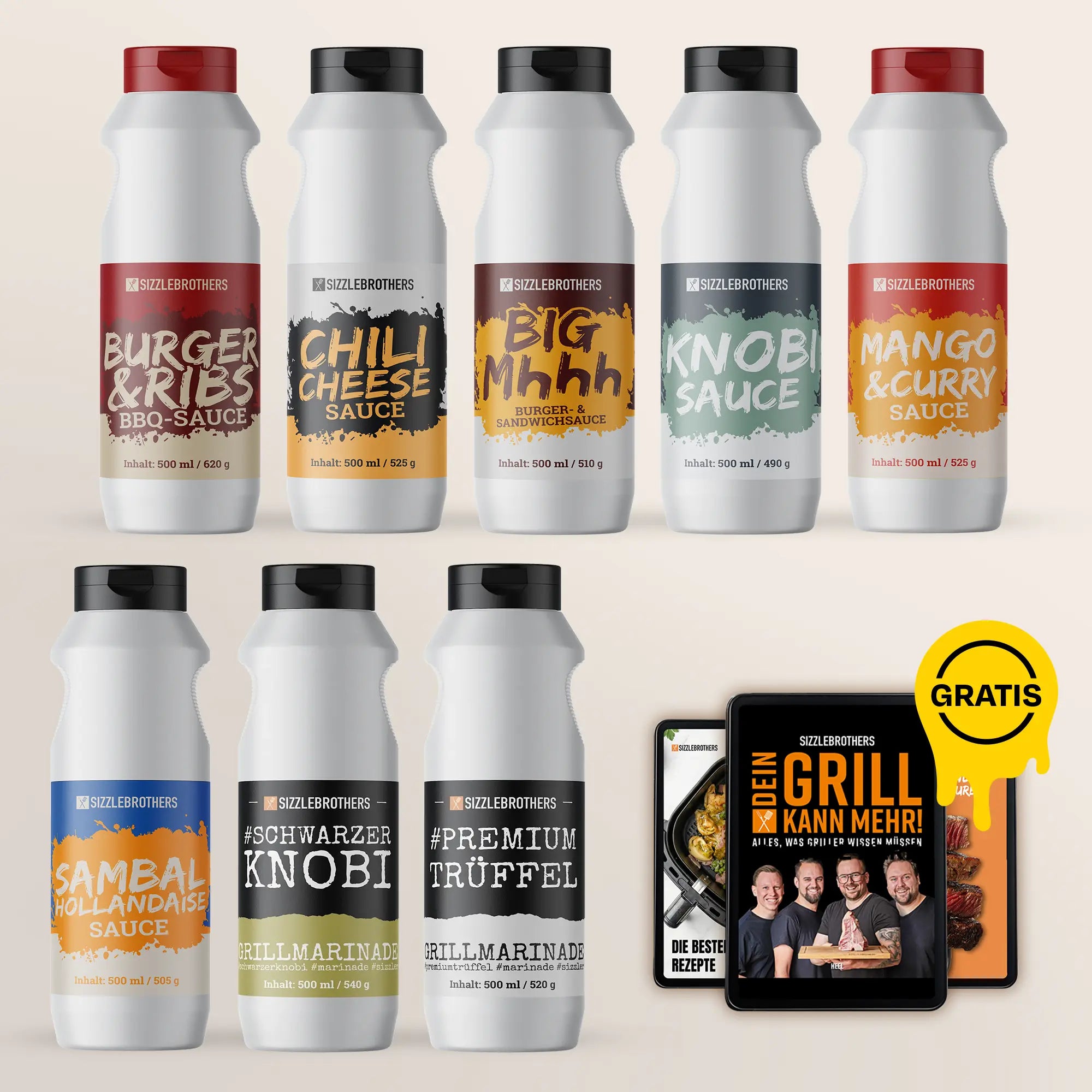 Acht Flaschen Saucen in zwei Reihen, daneben zwei BĂĽcher, mit gelber Gratis-Aufschrift.