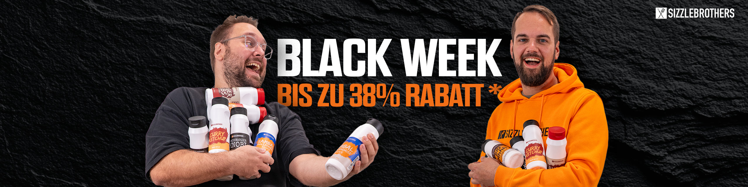 Zwei Männer mit Saucenflaschen, Text: Black Week bis zu 38% Rabatt.
