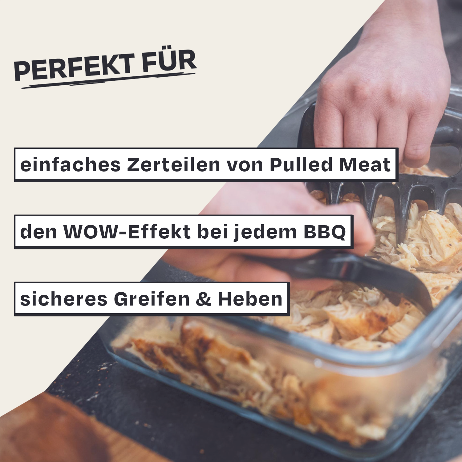 Nahaufnahme von Händen, die mit Krallen Pulled Meat in einer Glasschale zerreißen.