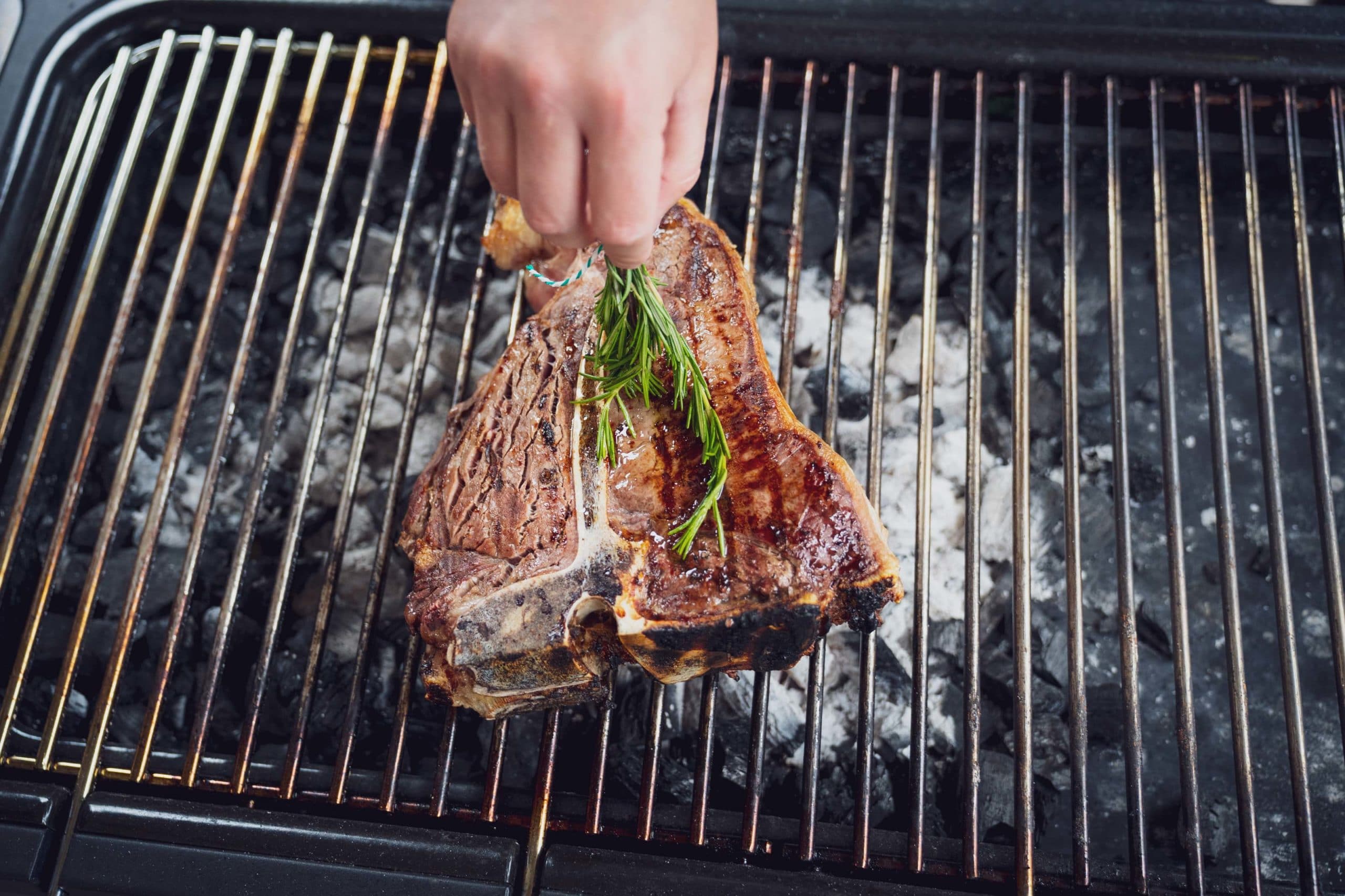 Die erste Seite kann gesalzen und mit Olivenöl bestrichen werden