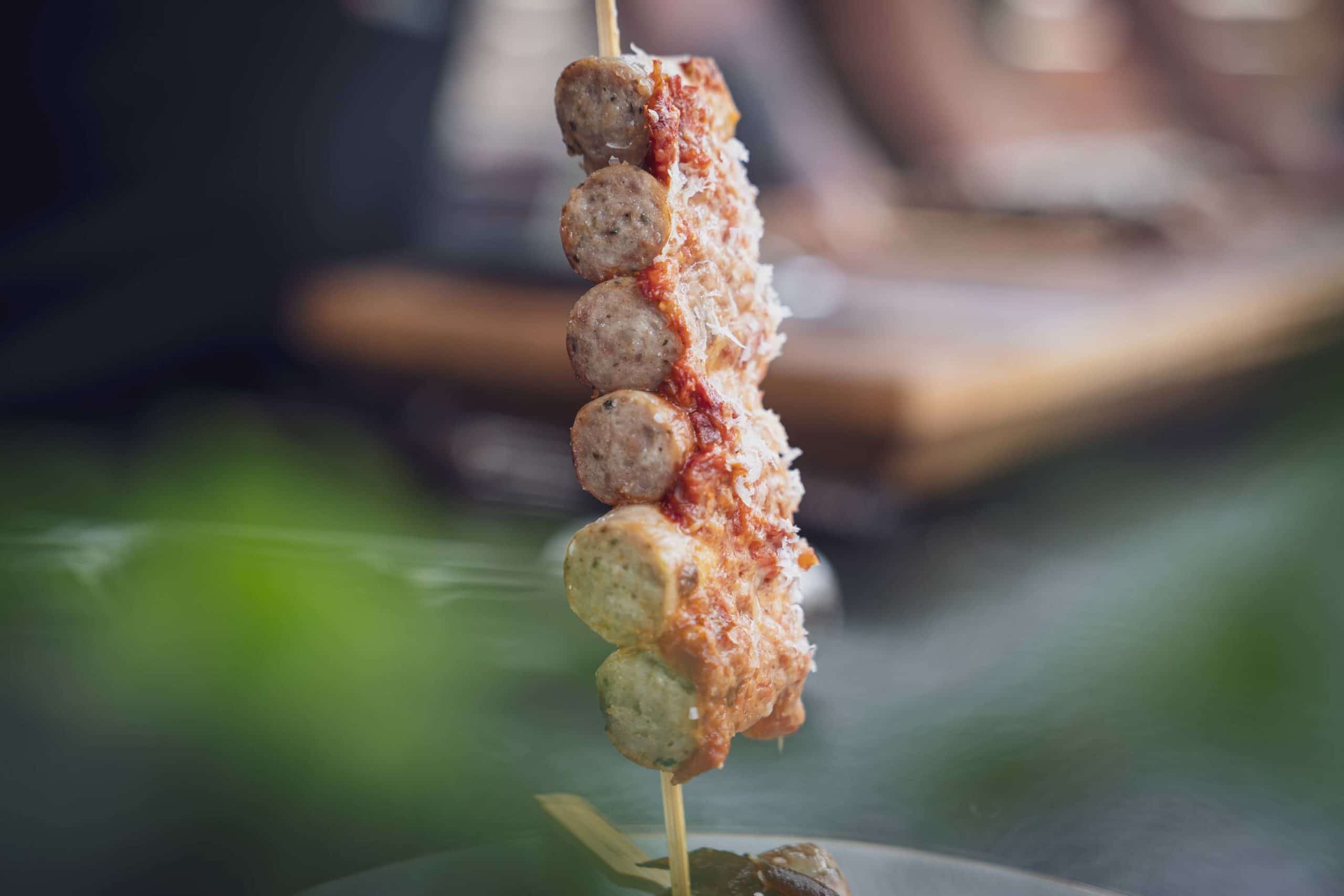 So lecker können Bratwurst Spieße sein