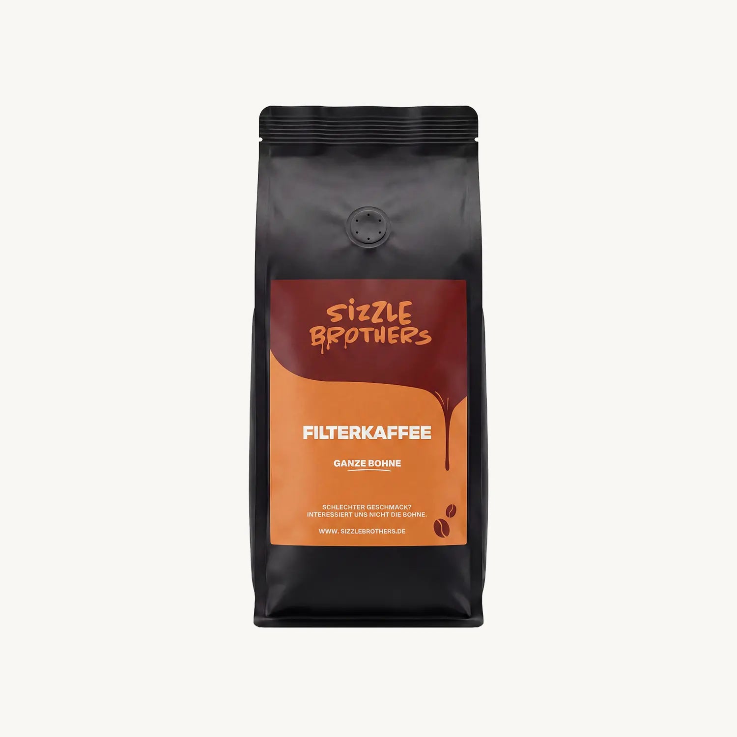 Filterkaffee ganze Bohne von Sizzlebrothers in schwarzer Verpackung mit braun-orangefarbenem Etikett