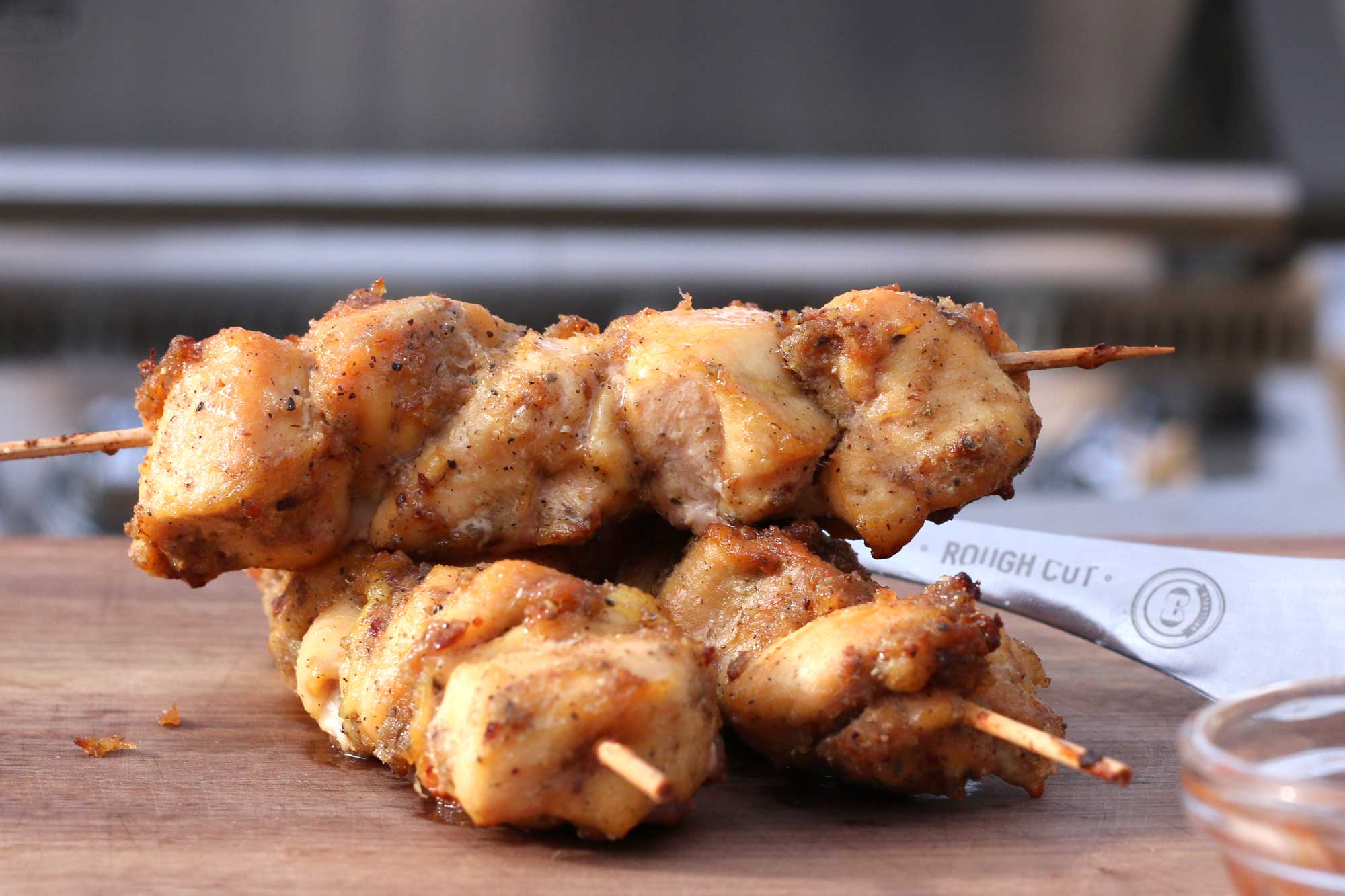 Leckere Hähnchenspieße vom Grill