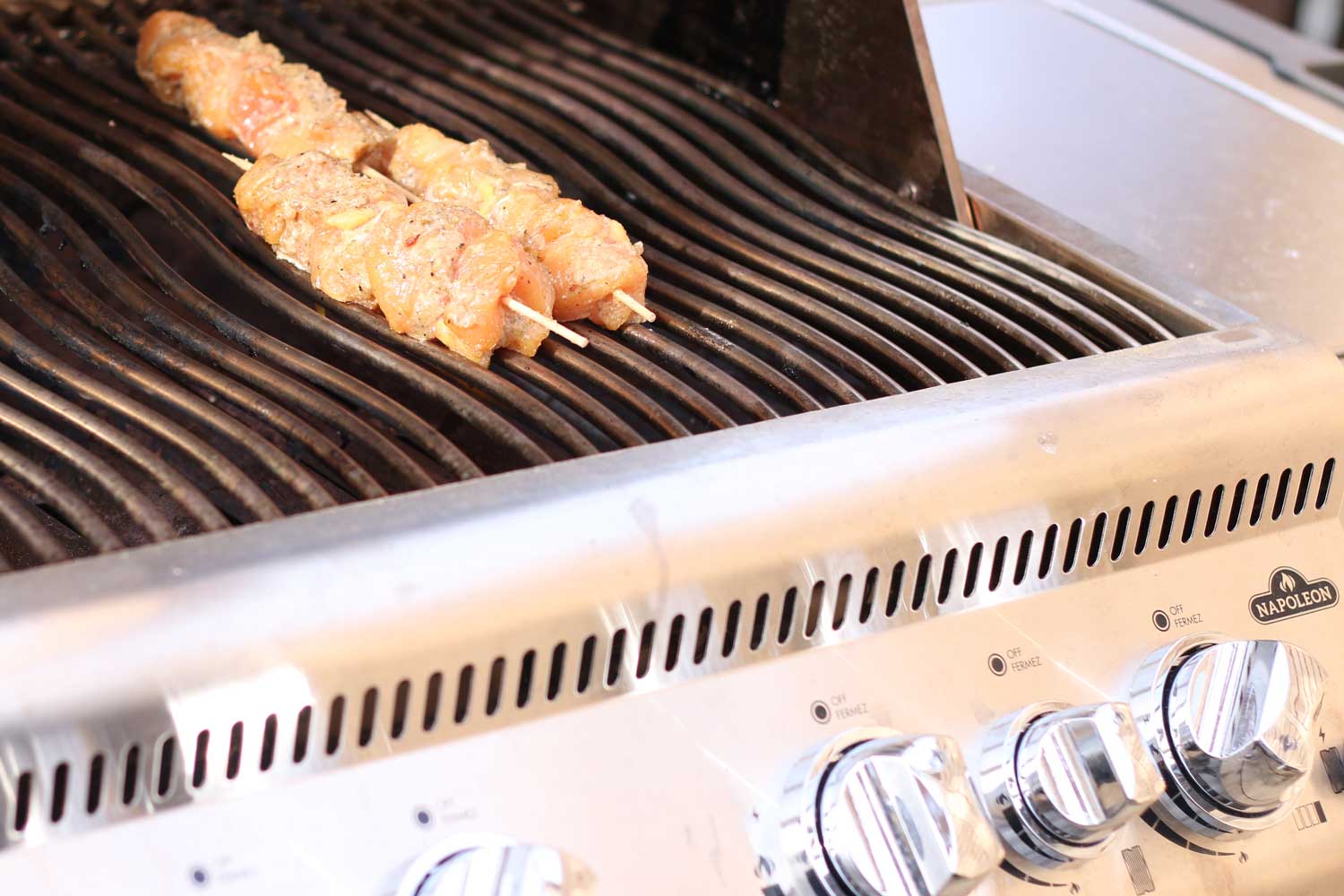 Hähnchenspieße auf dem Grill