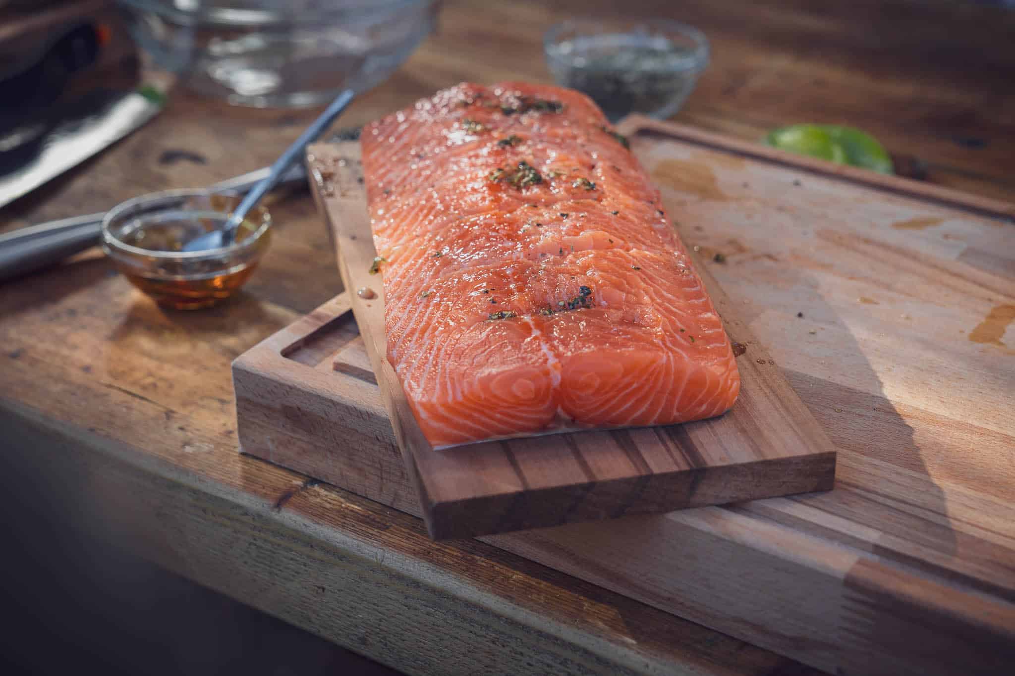 Der Lachs ist bereit für den Grill