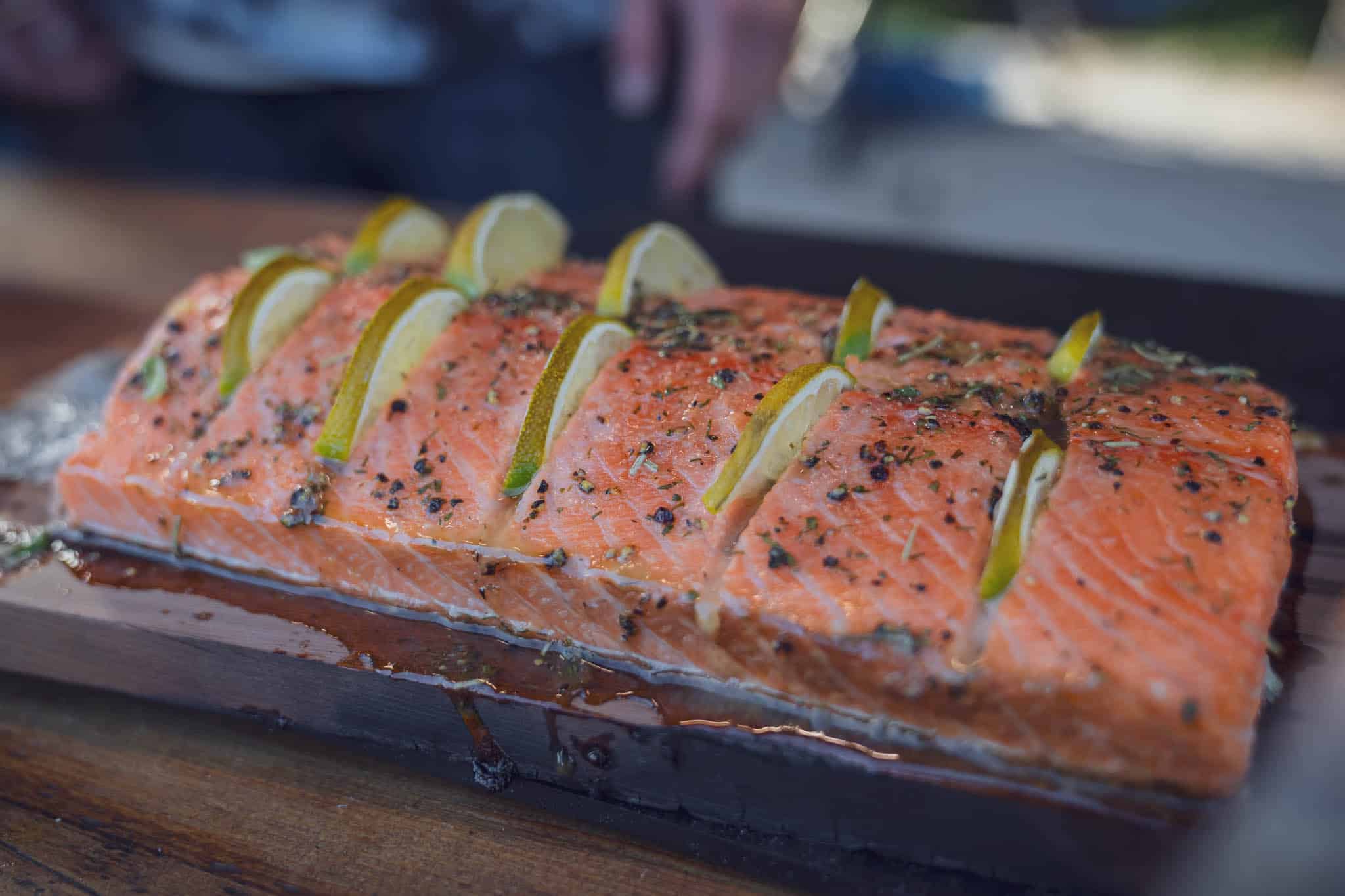 Der fertige Lachs ist super saftig geblieben