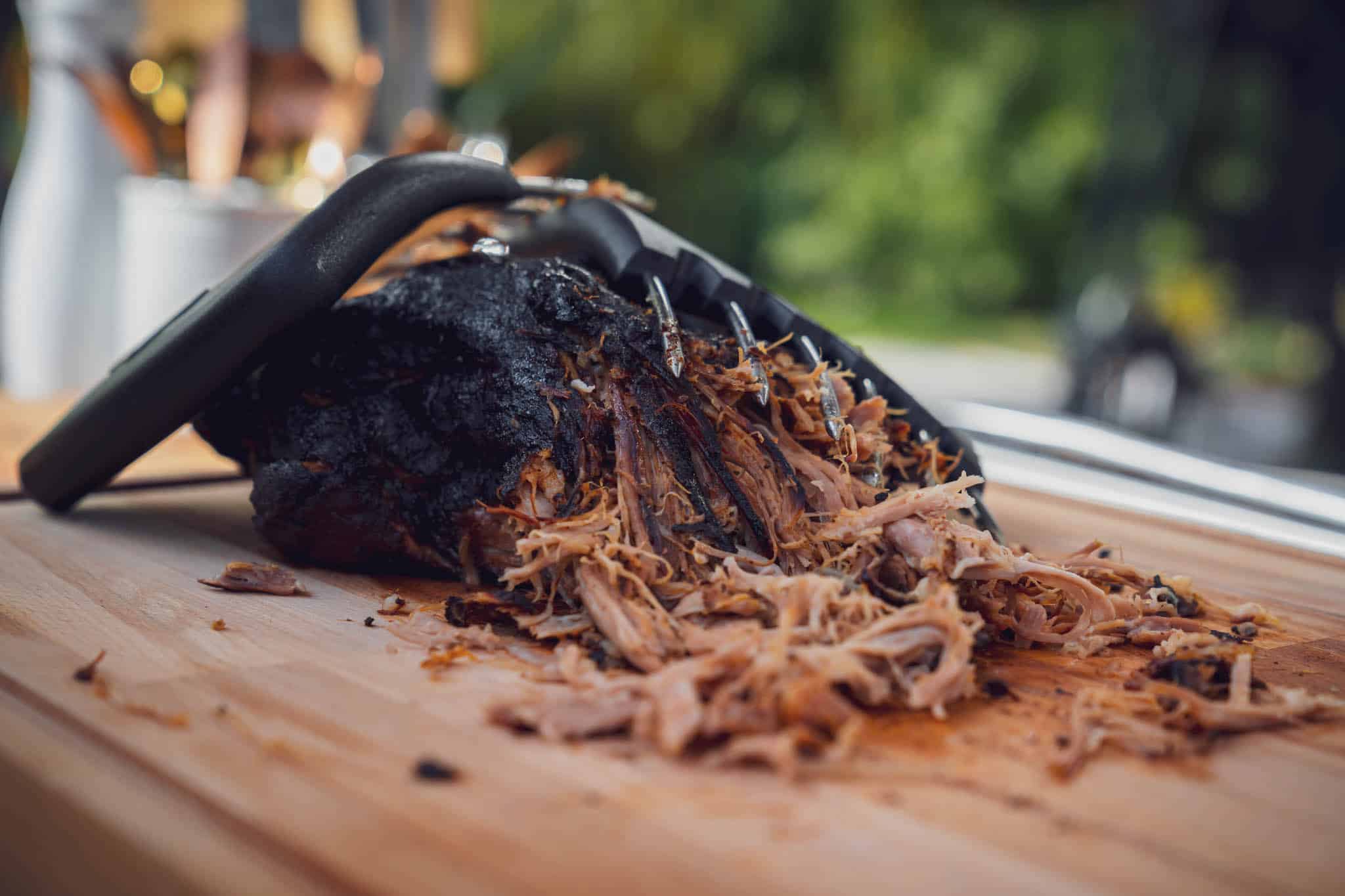 Leckeres Pulled Pork vom Kugelgrill