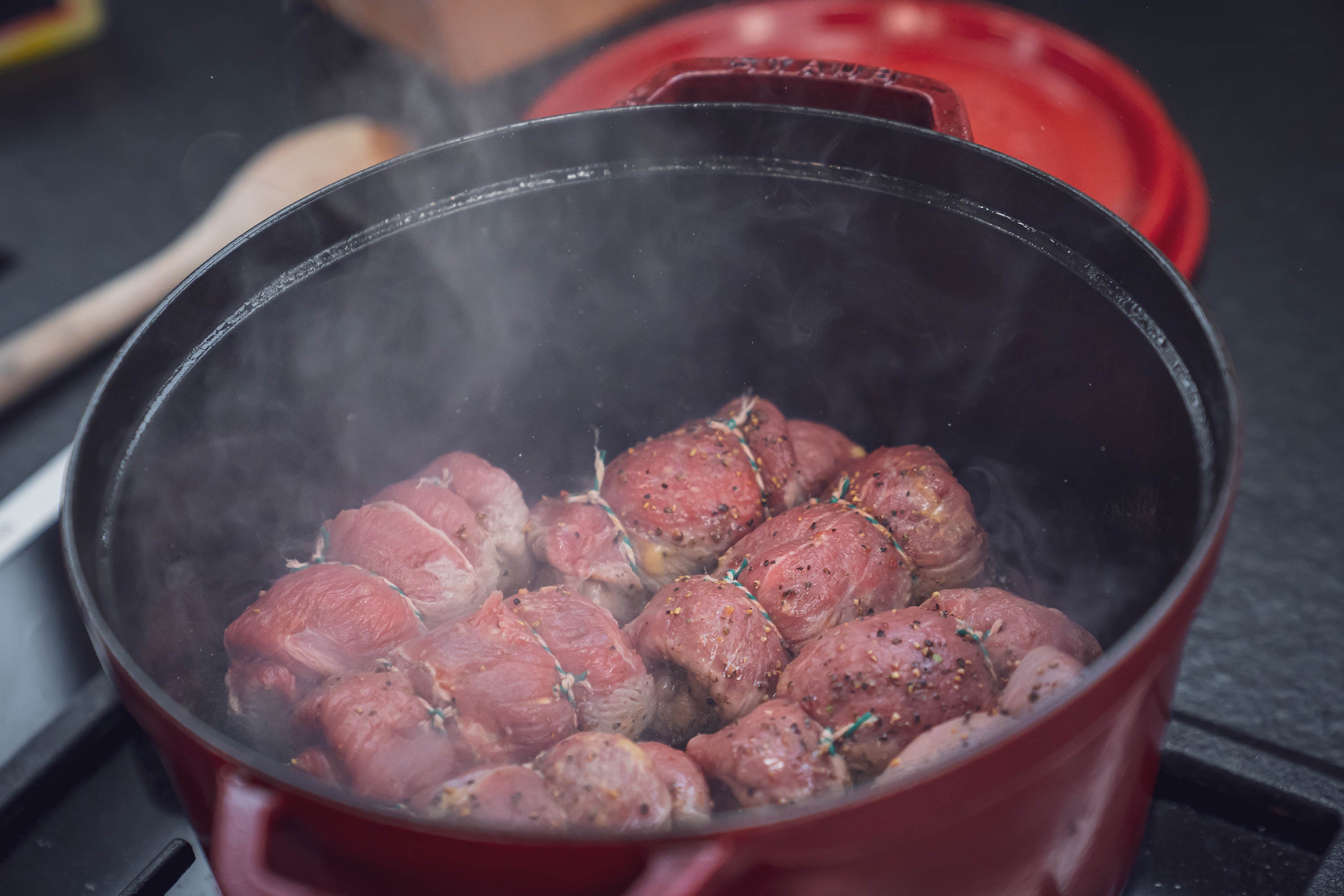 Leckere Rouladen im Dutch Oven