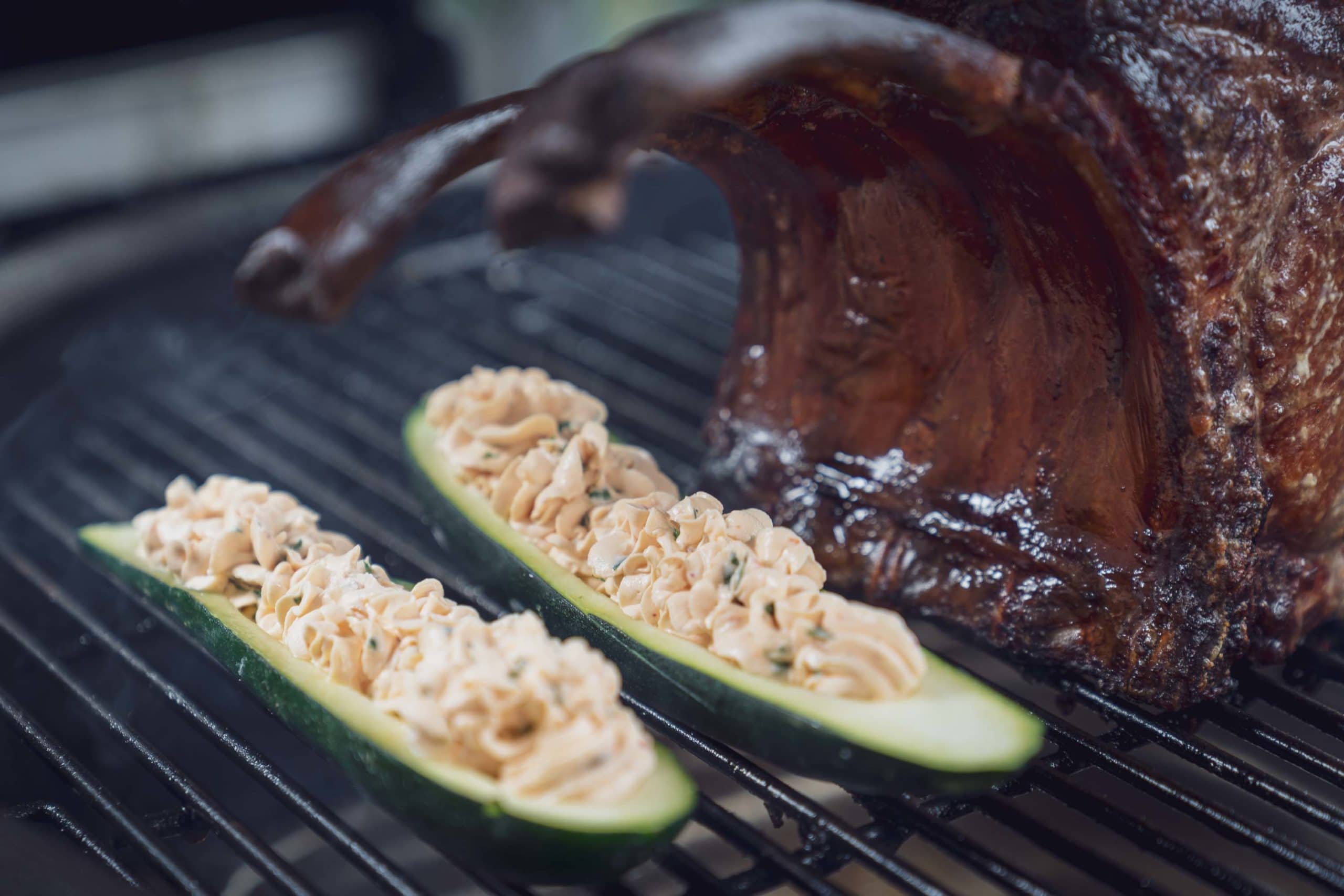 und für ca. 10 - 15 Minuten indirekt grillen