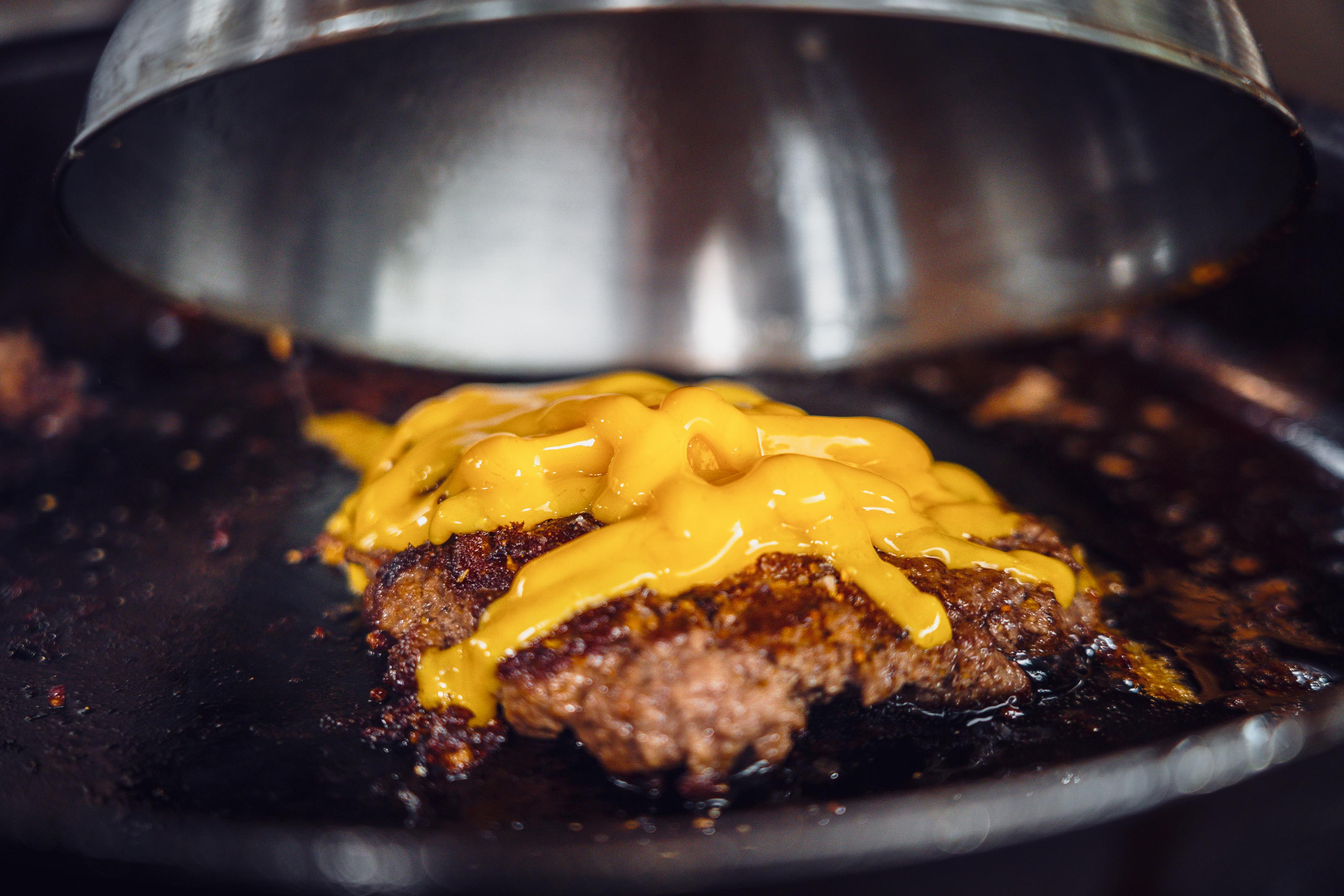 Burger Glocke lässt Käse schmelzen