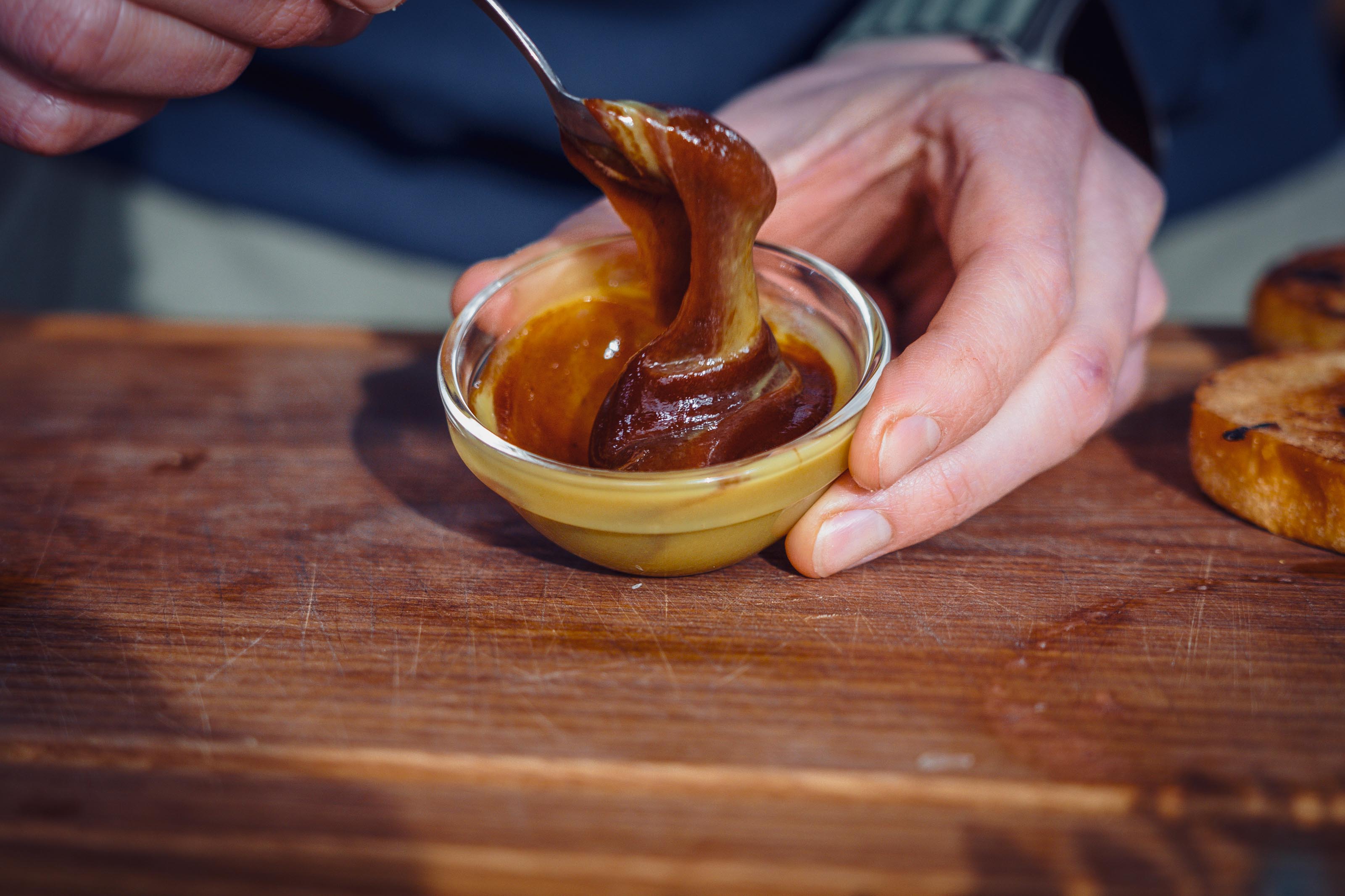 Sauce wird angerühert