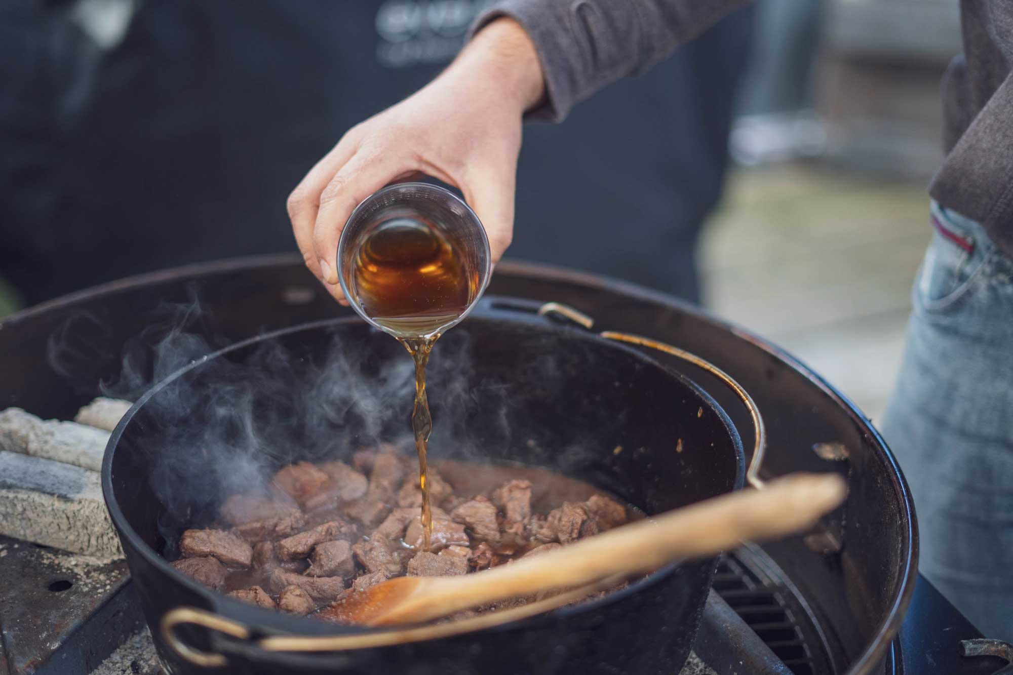 Flüssigkeit fürs Wildschwein Gulasch