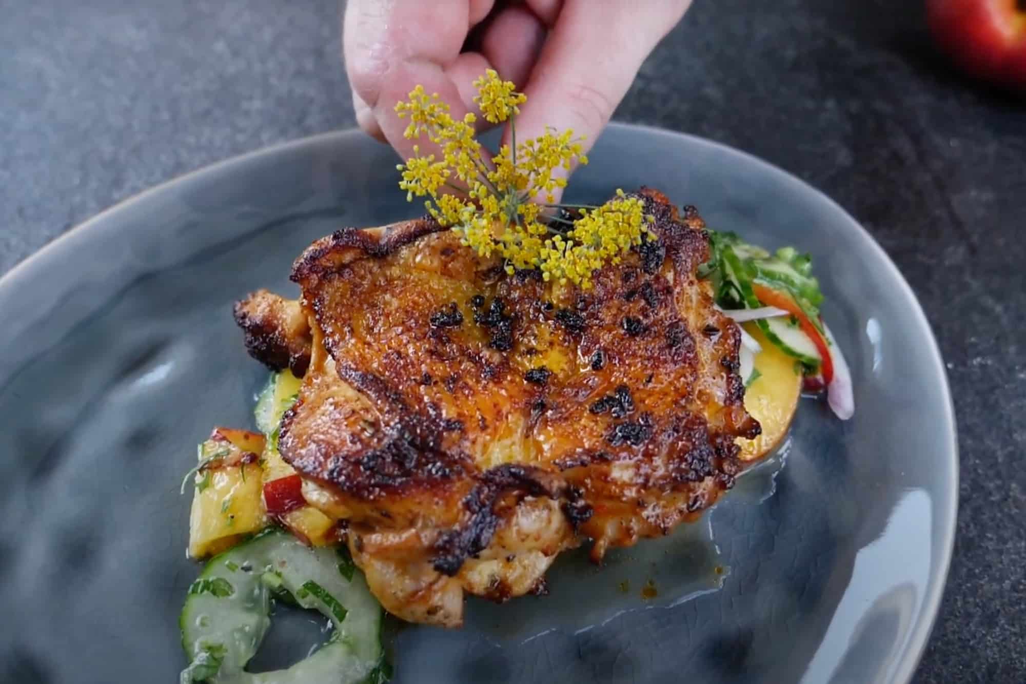 Fertiges Pollo Fino mit Salatbeilage