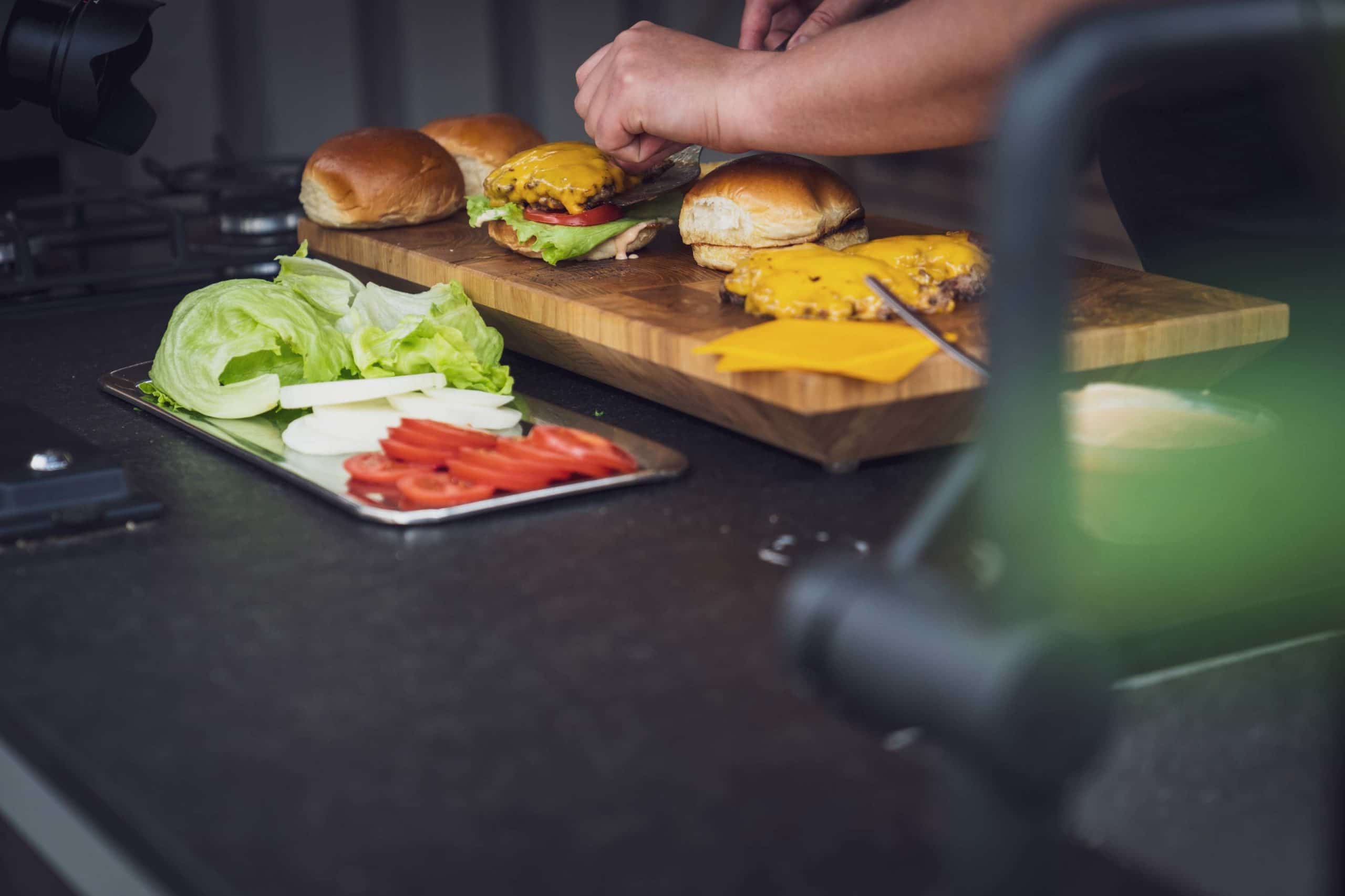 Mit frischen Zutaten wird der In-N-Out Burger ein Hit