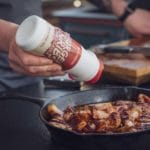 Die leckere Grillsauce im Einsatz