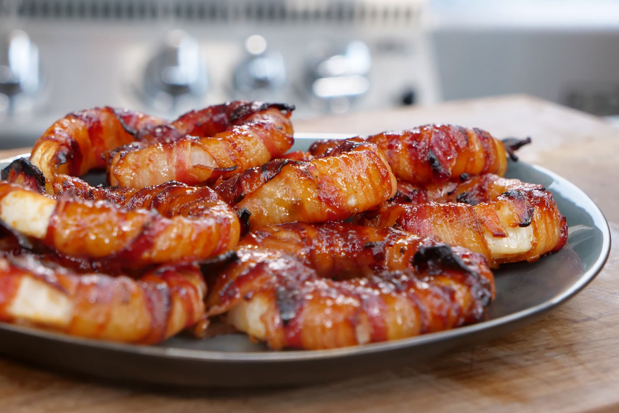 Bacon Zwiebelringe Rezept: Onion-Rings vom Grill