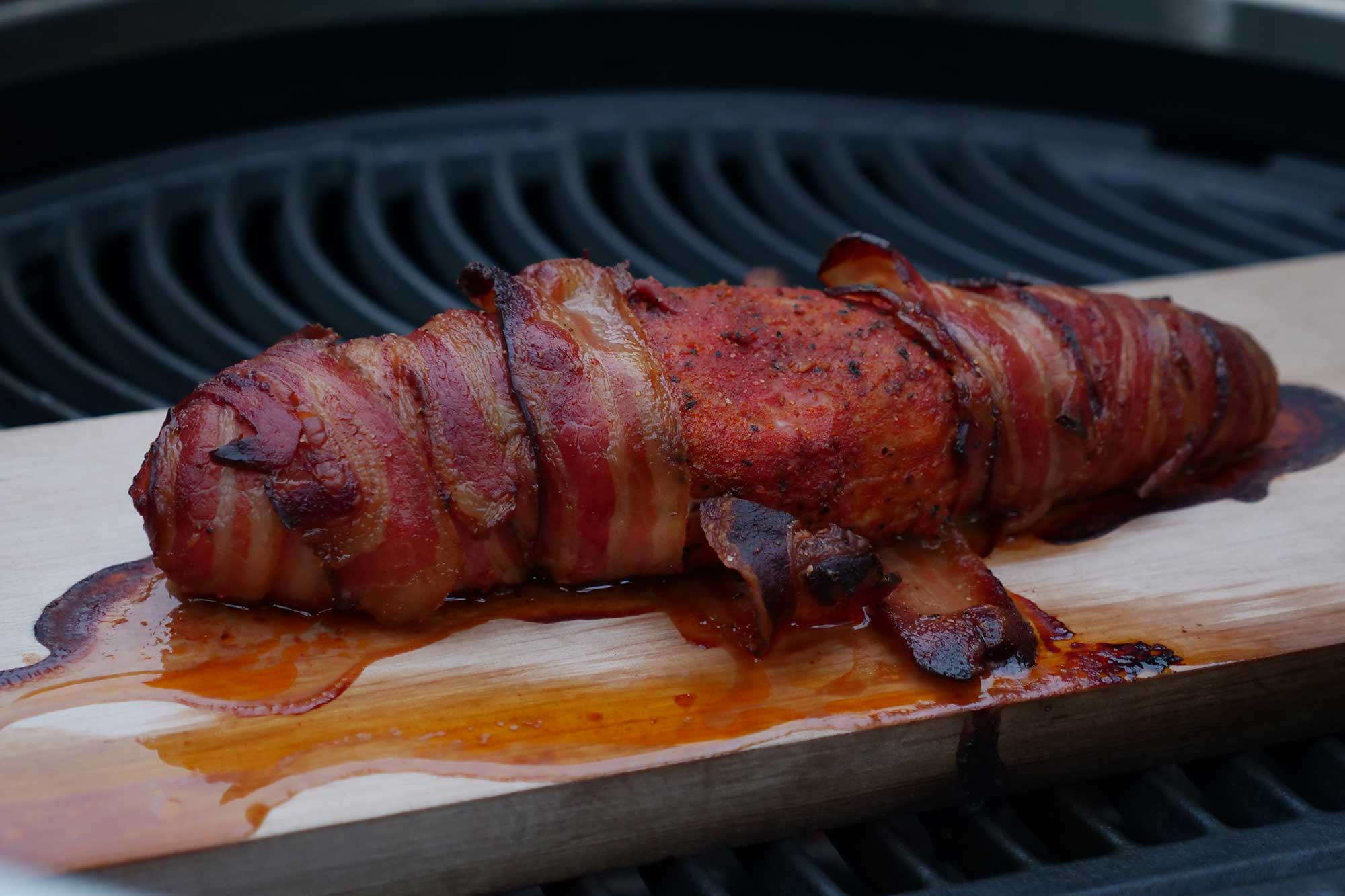 Gefülltes Schweinefilet im Speckmantel