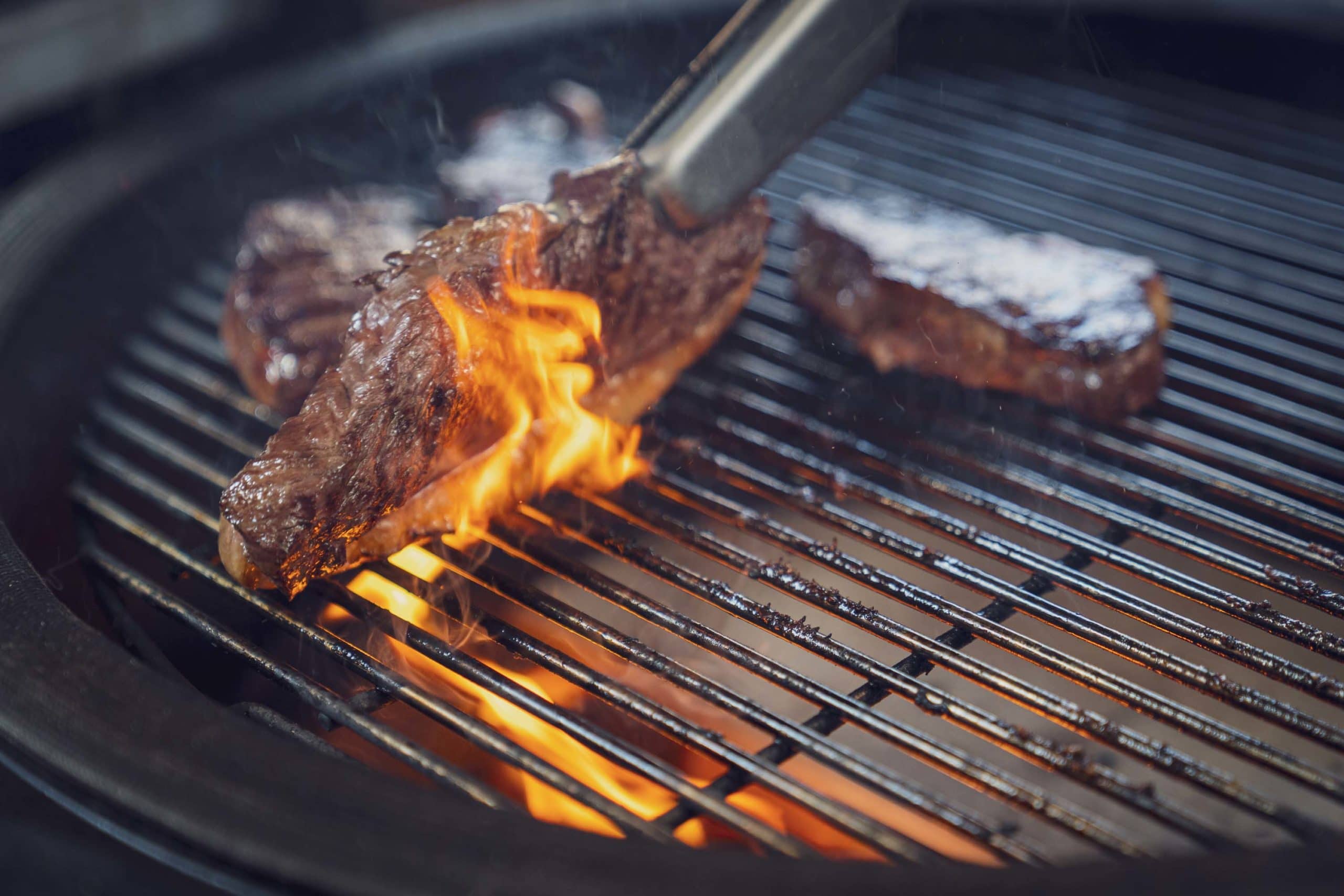 Ein Steaks rückwärts grillen