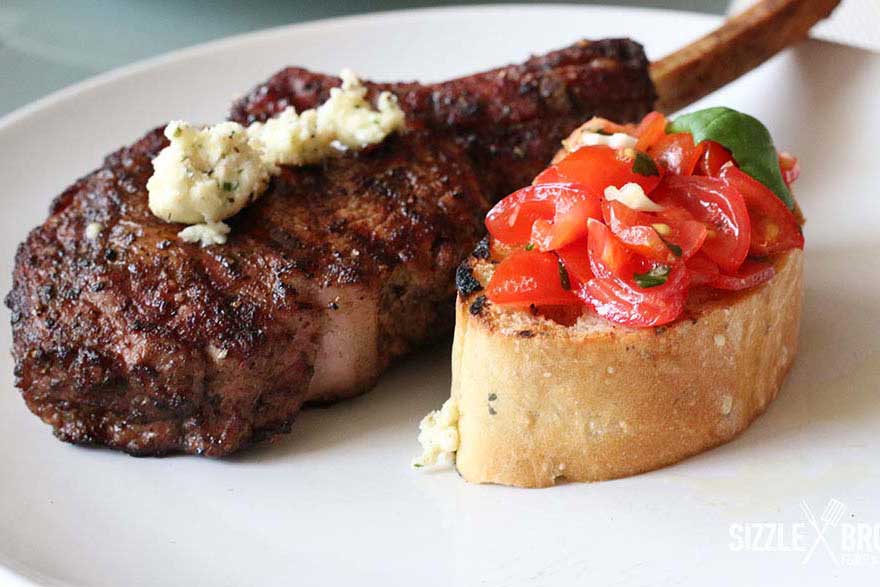 Kalbskotelett grillen - mit einer Steinpilzkruste
