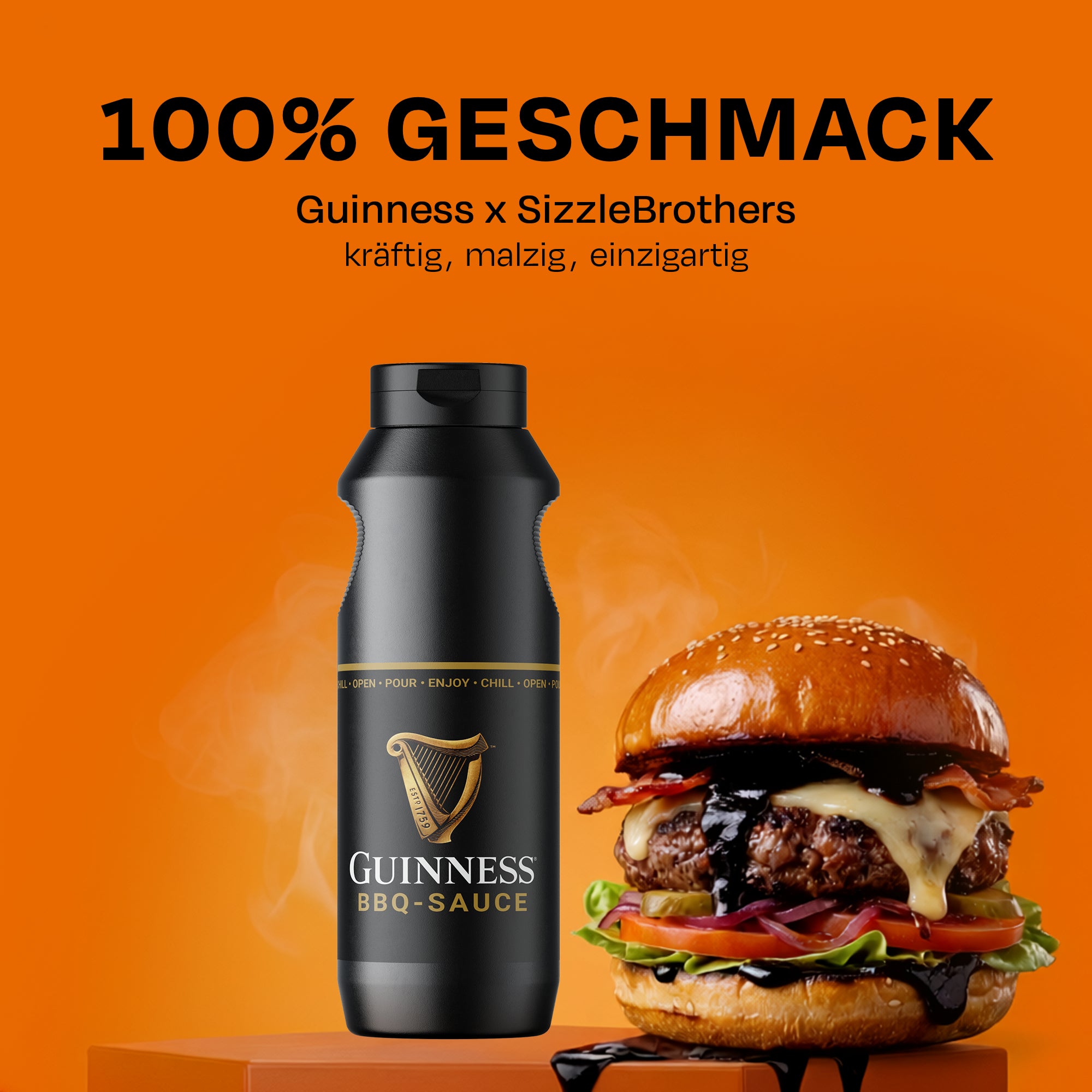 Guinness BBQ-Sauce Flasche vor einem Burger auf orangenem Hintergrund; Text: 100% Geschmack.