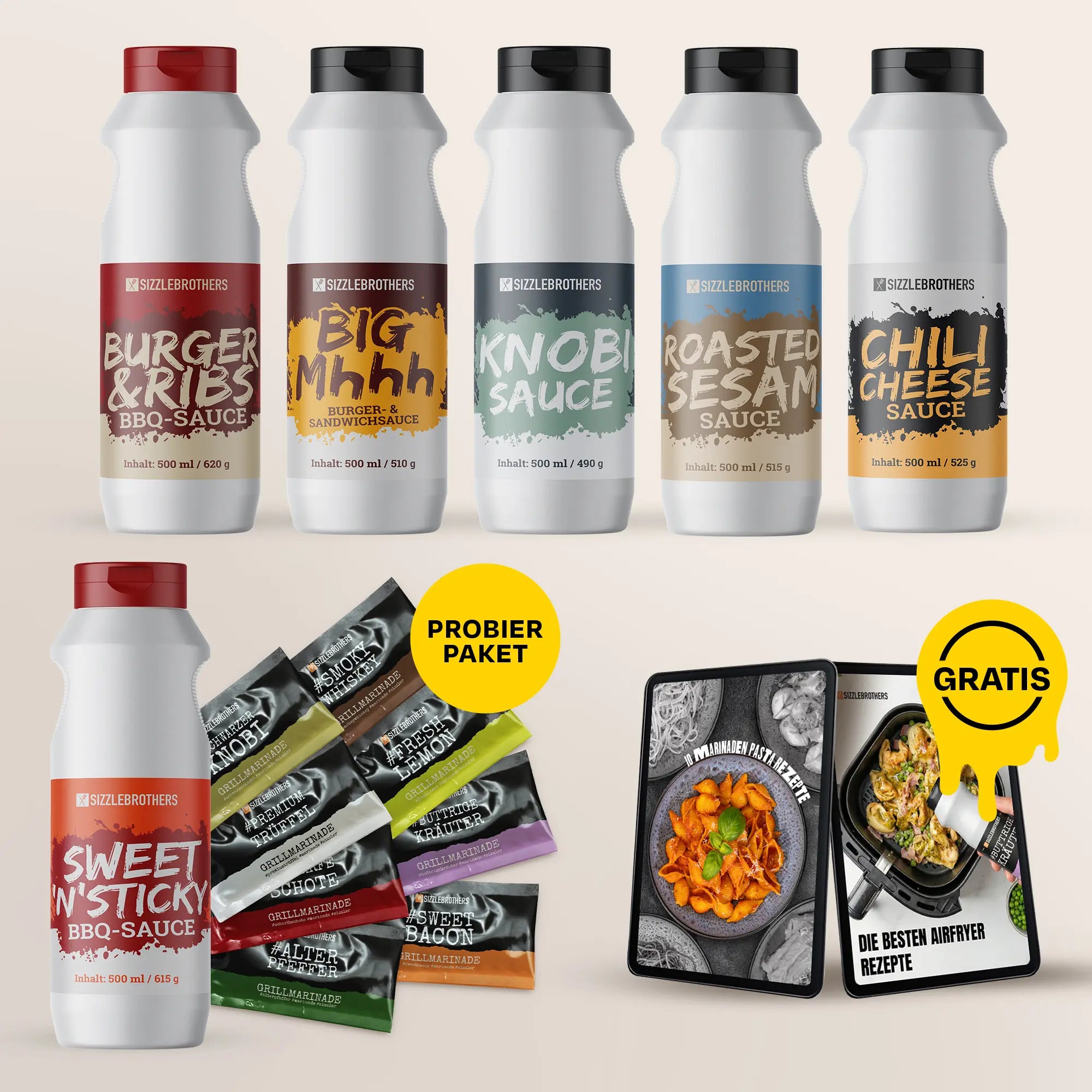 Sechs Saucenflaschen, ein Rezeptbuch und sechs Marinadenproben mit „PROBIER PAKET“.