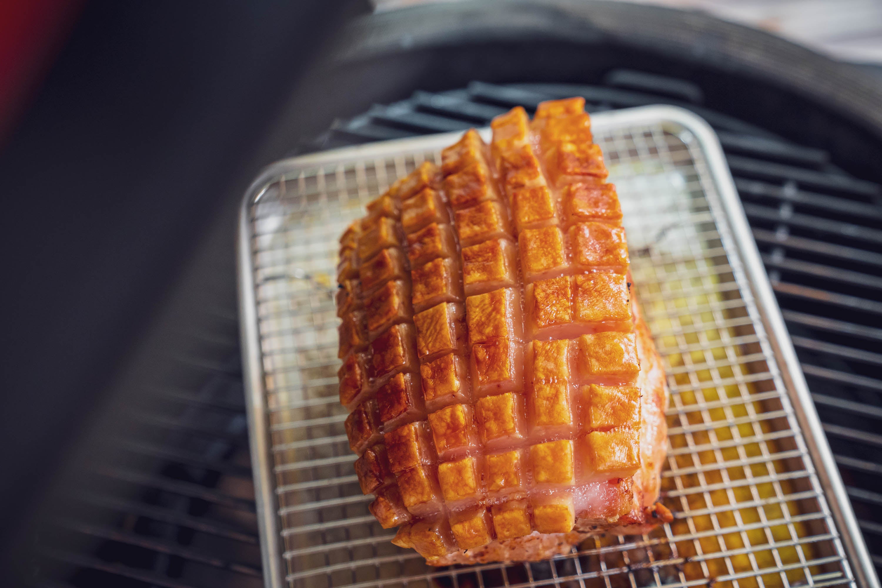 Der Braten für das Schweinebauch Rezept auf dem Grill
