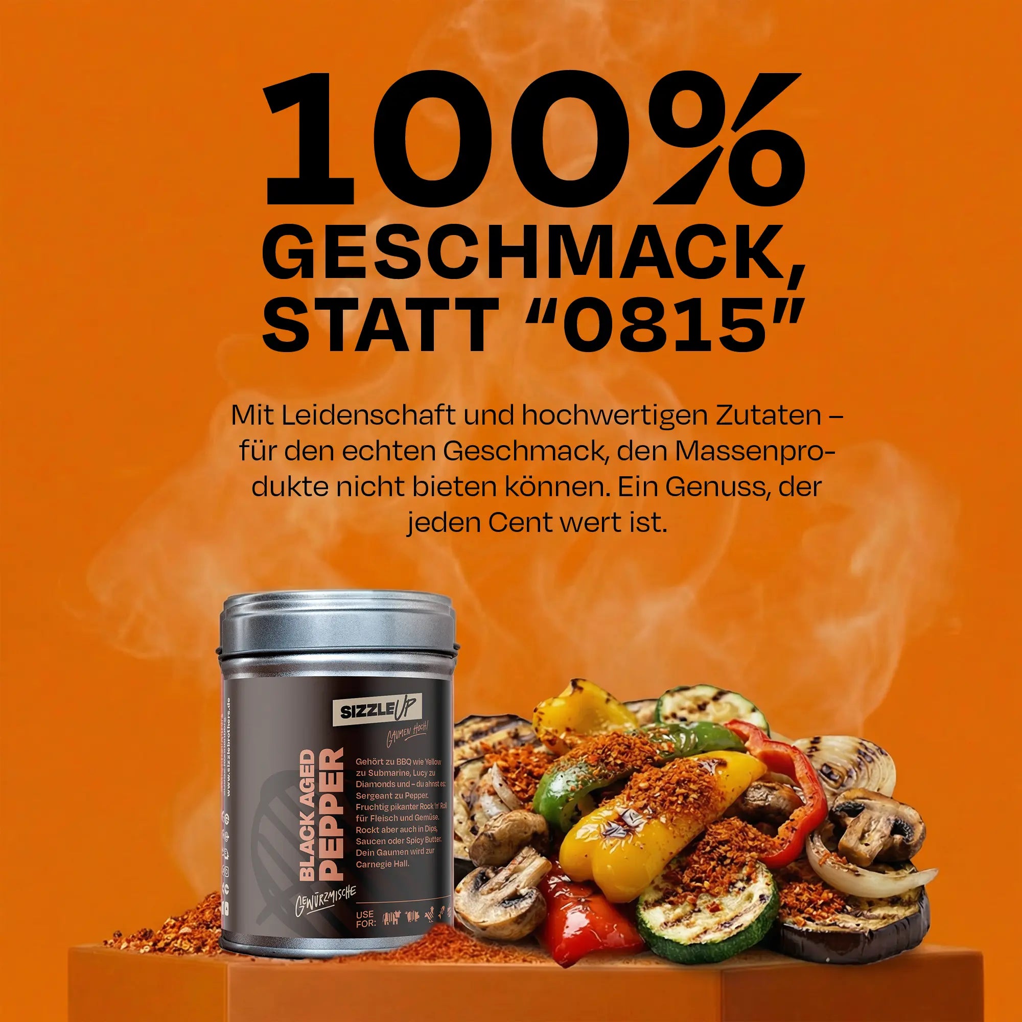 Black Badaboom Rub-Gewürzdose mit ausgeschüttetem Pulver vor beigem Hintergrund.