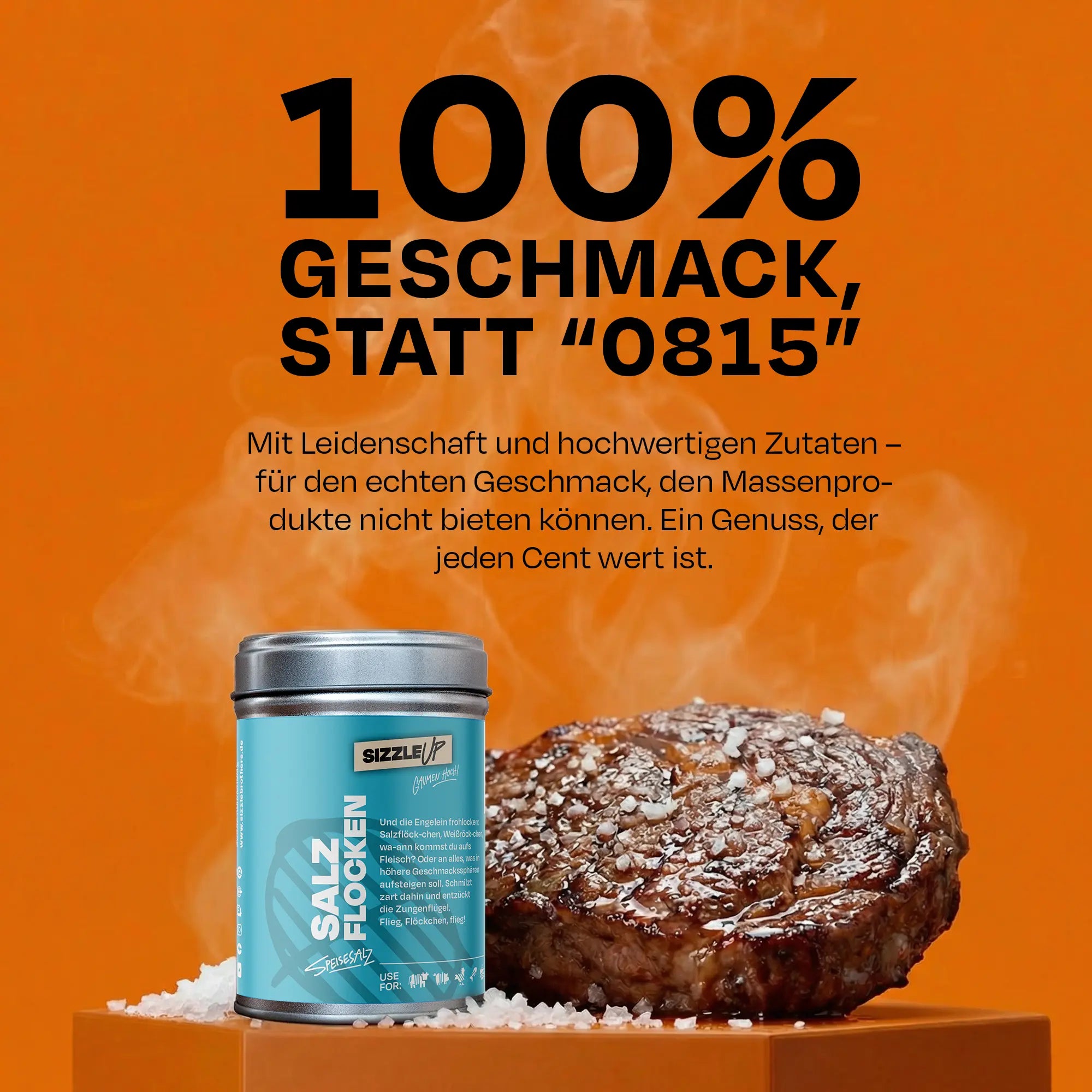 Dose Salzflocken vor Steak, Text 100% Geschmack statt "0815" mit Beschreibung.