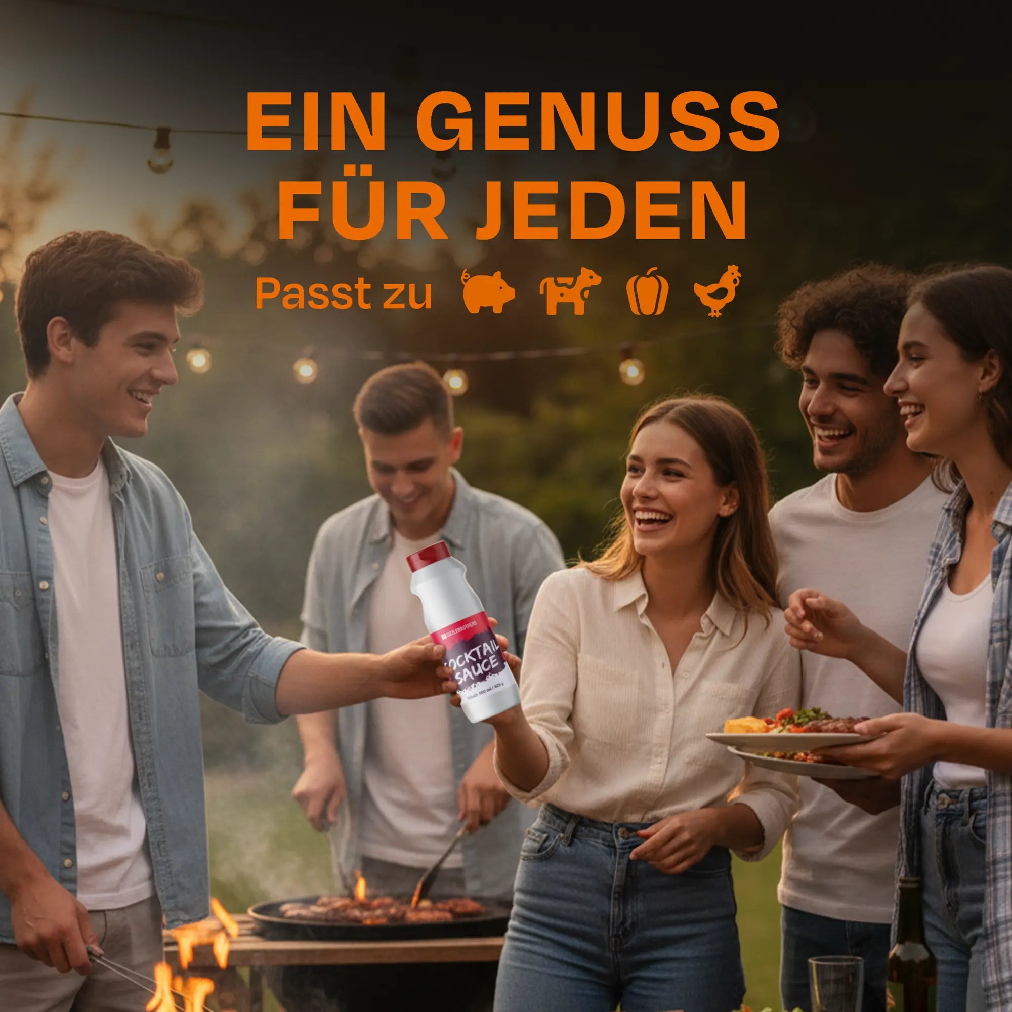 Gruppe im Freien mit Flasche Cocktail Sauce, Text: Ein Genuss für jeden, Passend zu verschiedenen Speisen.