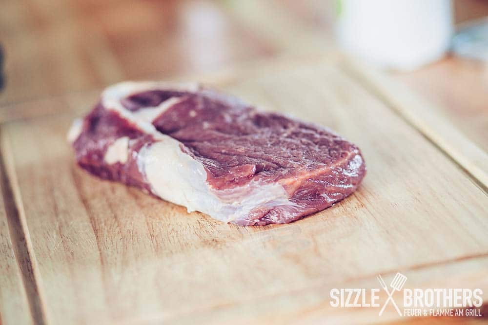 Das Steak kann direkt vom Kühlschrank auf den Grill