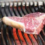 Gefrorene Steaks sollten möglichst ebene Seiten haben