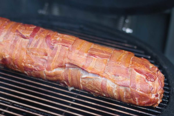 Bacon Bomb grillen - 30 Minuten smoken sind rum