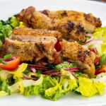 Gegrillte Hähnchen Steaks mit Sommer Salat