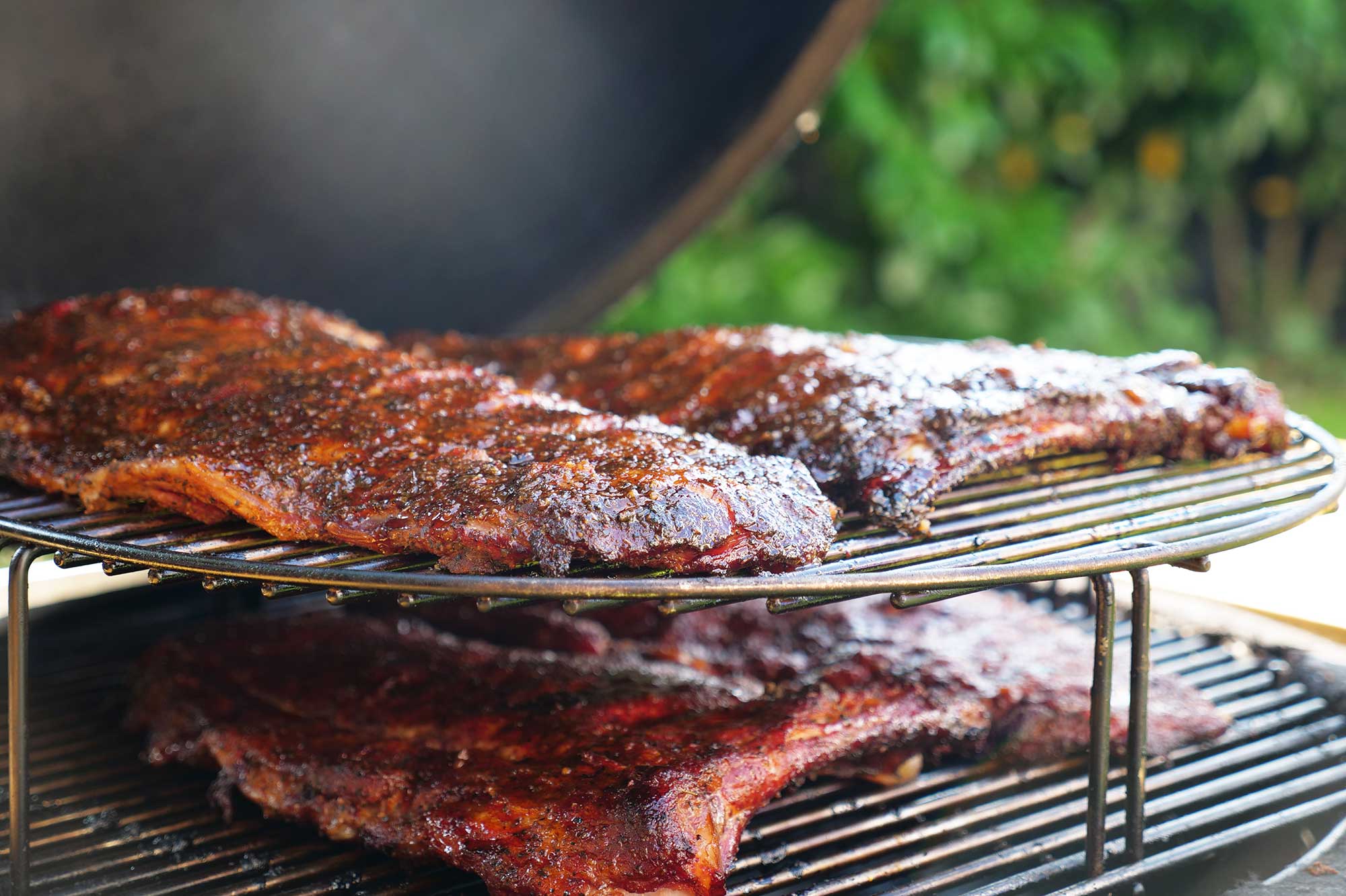 XXL Spareribs auf dem Kamado Grill