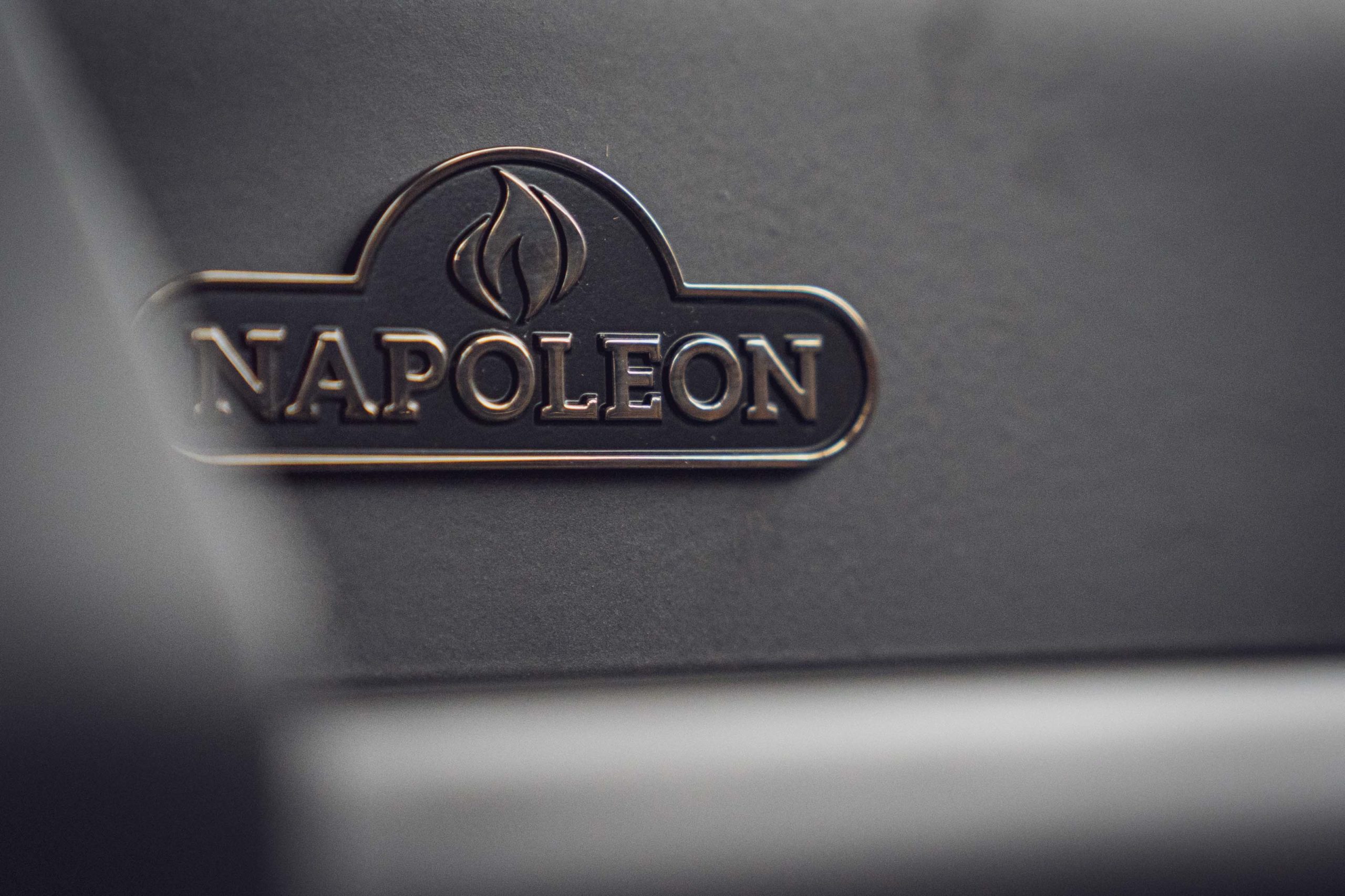 Beim Napoleon Phantom ist auch das Logo in schwarz