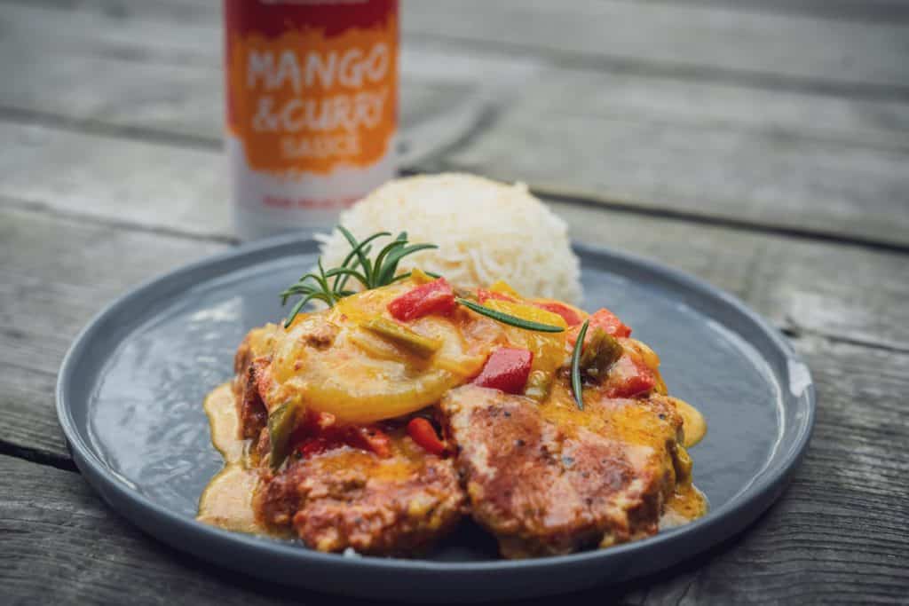 Mango Curry Sauce mit Schichtfleisch aus dem Dutch Oven